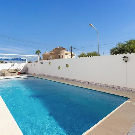 Beautiful In With Outdoor Swimming Pool Hébergement de vacances
